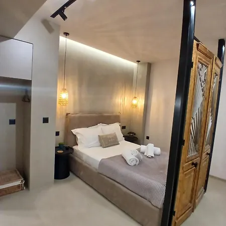 ύρια House's Apartment