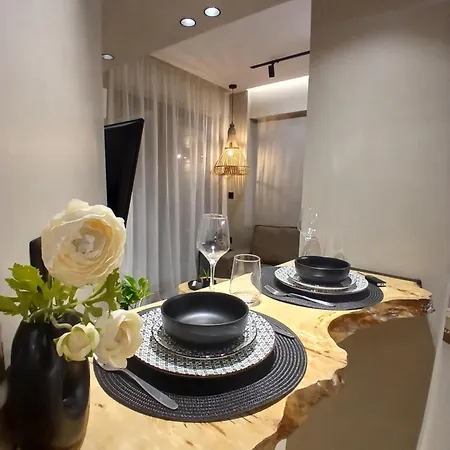 ύρια House's Apartment *