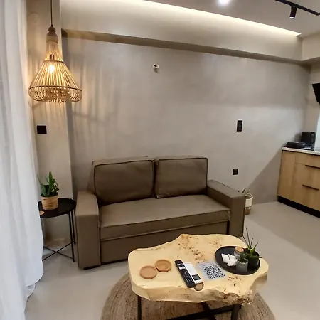 ύρια House's Apartment *