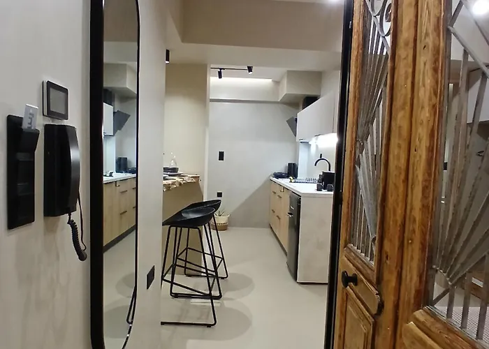 ύρια House's Apartment