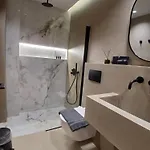 Apartment ύρια House's *