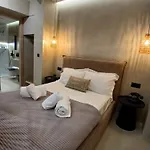 Apartment ύρια House's *