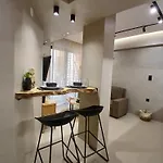 Apartment ύρια House's *